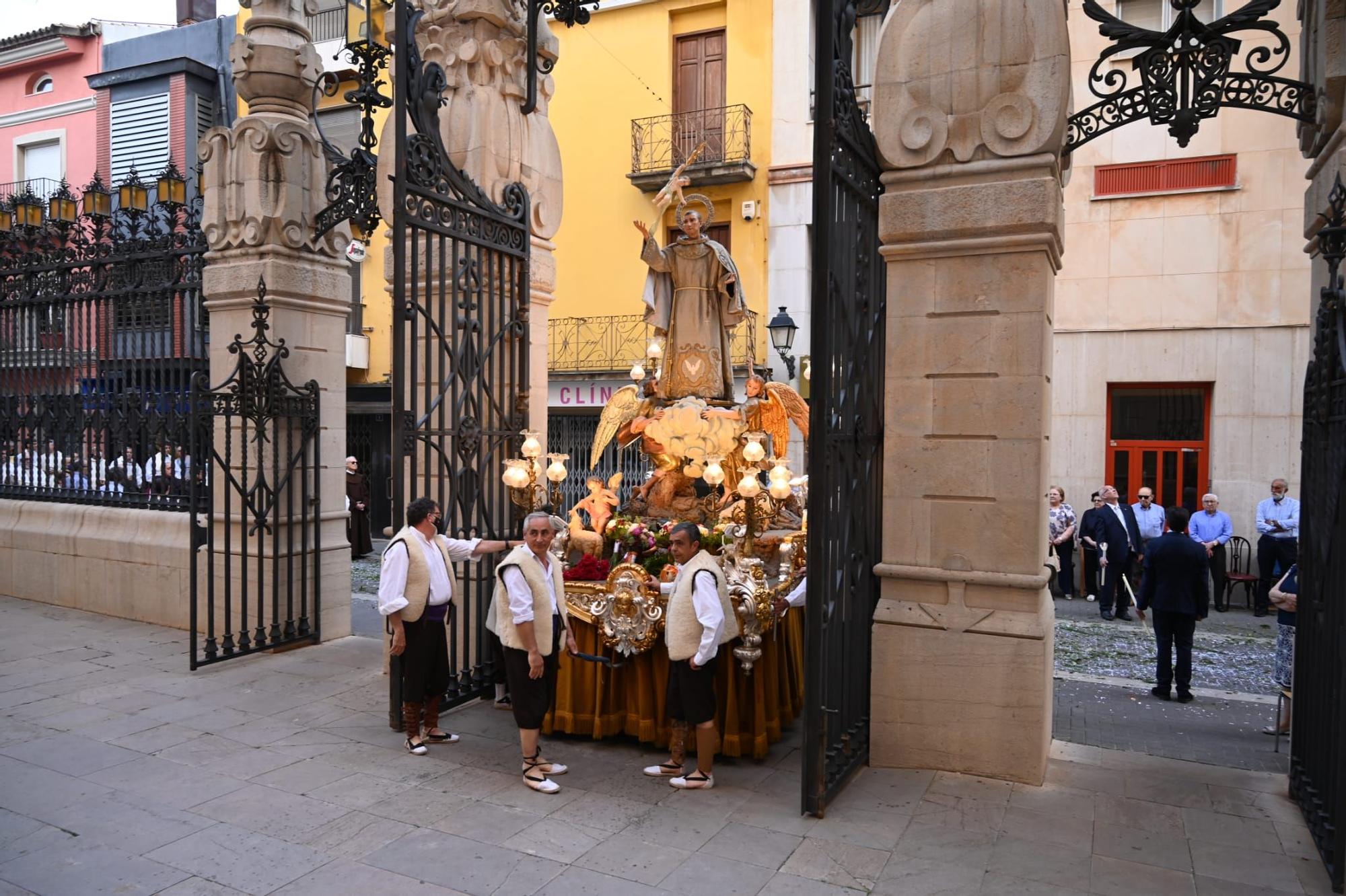 Las imágenes de la misa y la procesión del día de Sant Pasqual en Vila-real