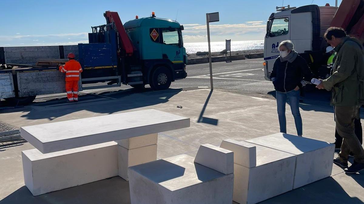 El módulo, elaborado con bloques de hormigón, está ya instalado en la playa de Almassora.