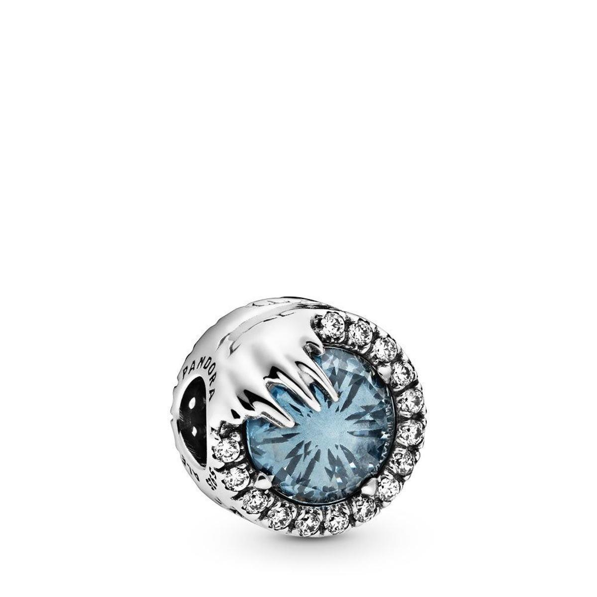 'Charm' cristal de invierno con circonitas y cristal azul (Precio: 89,00 euros)