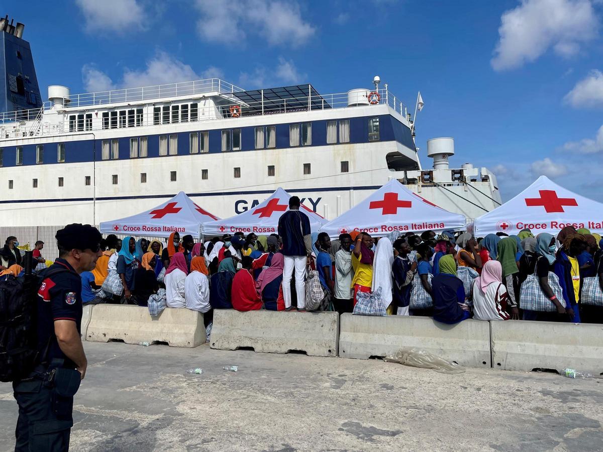 Lampedusa, colapsada tras la llegada de 6.000 inmigrantes en 24 horas.