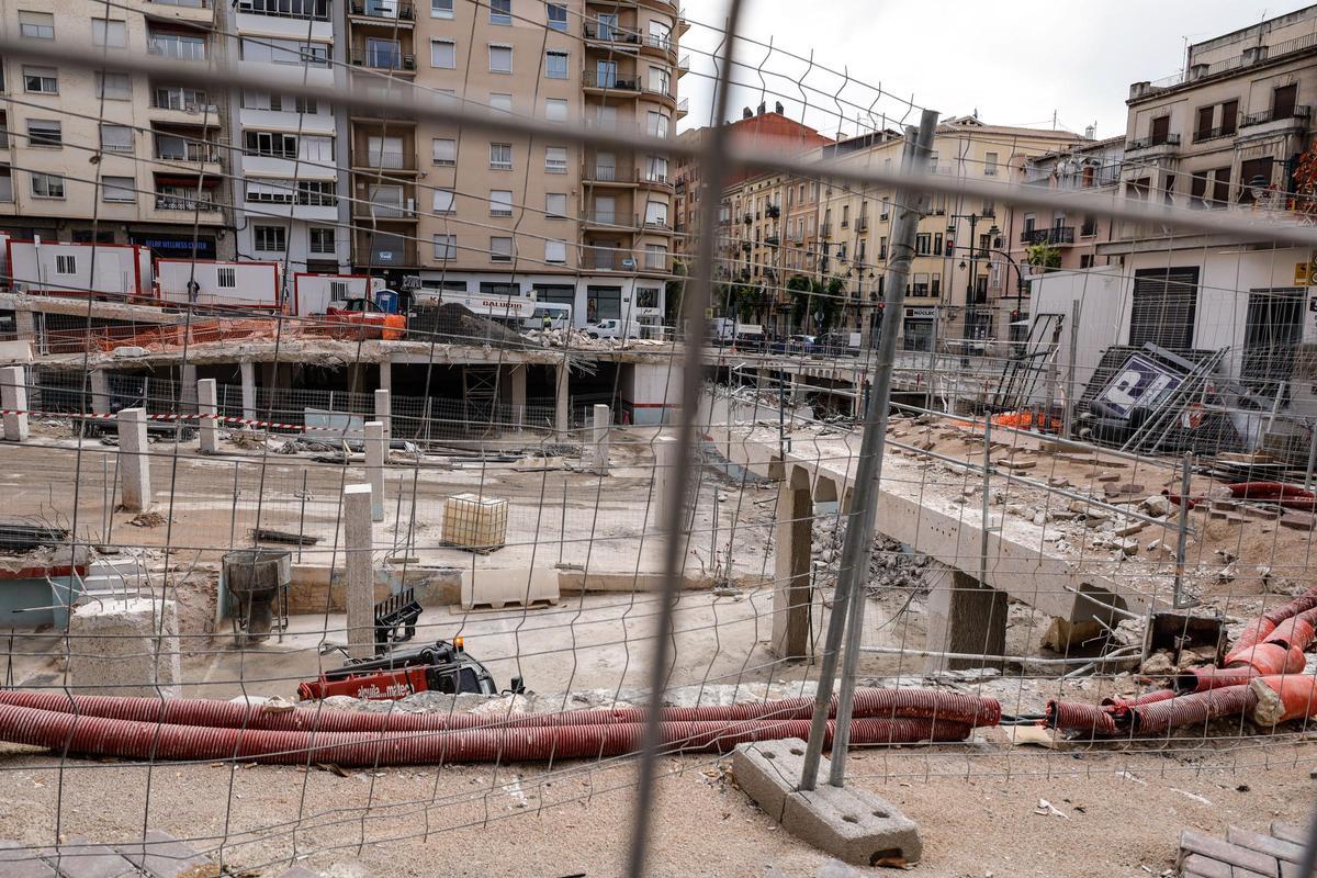 Aspecto que presentaba La Rosaleda hace pocos días, con la planta superior del parking demolida.