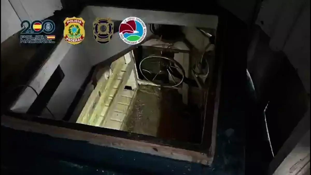 Interceptan un narcosubmarino que se dirigía a las costas españolas