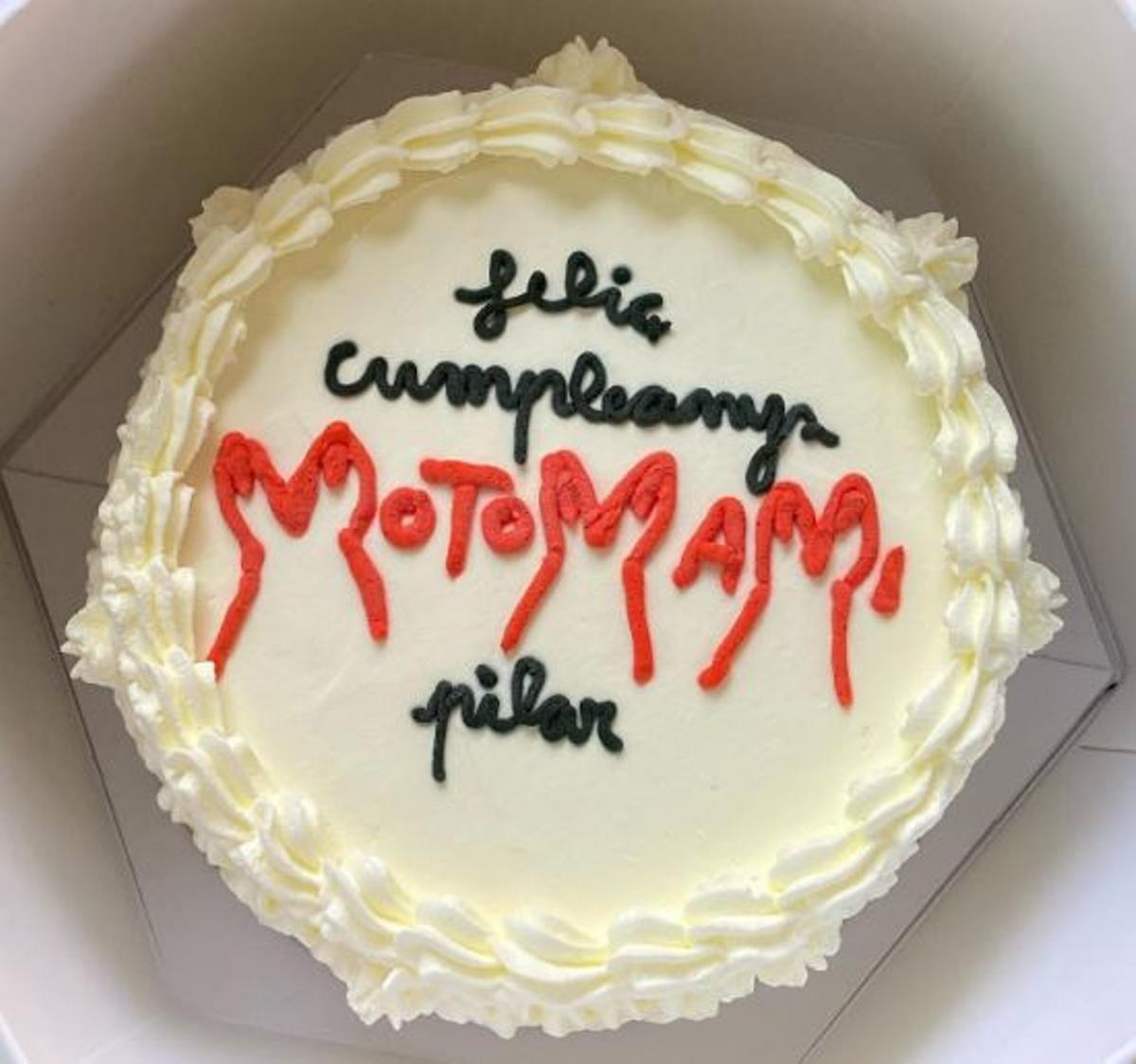La tarta de cumpleaños Motomami de la prima de Rosalía.