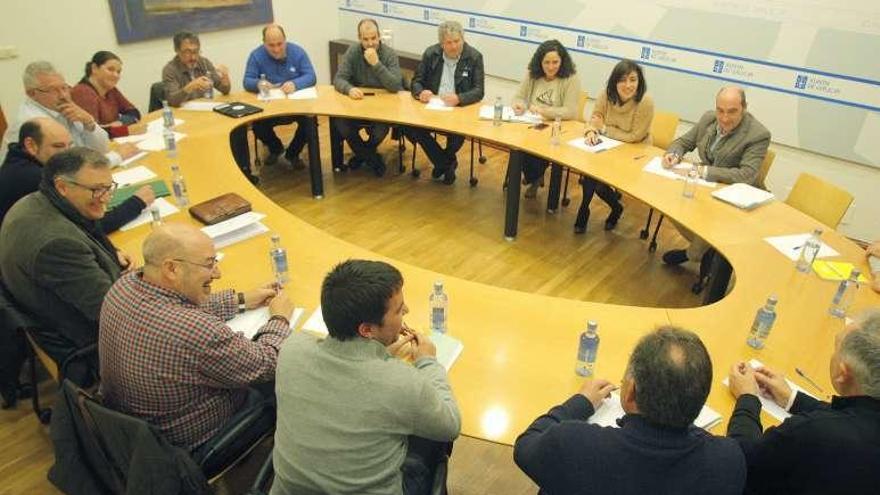 Reunión de los productores lácteos con la conselleira. // Xoán Álvarez