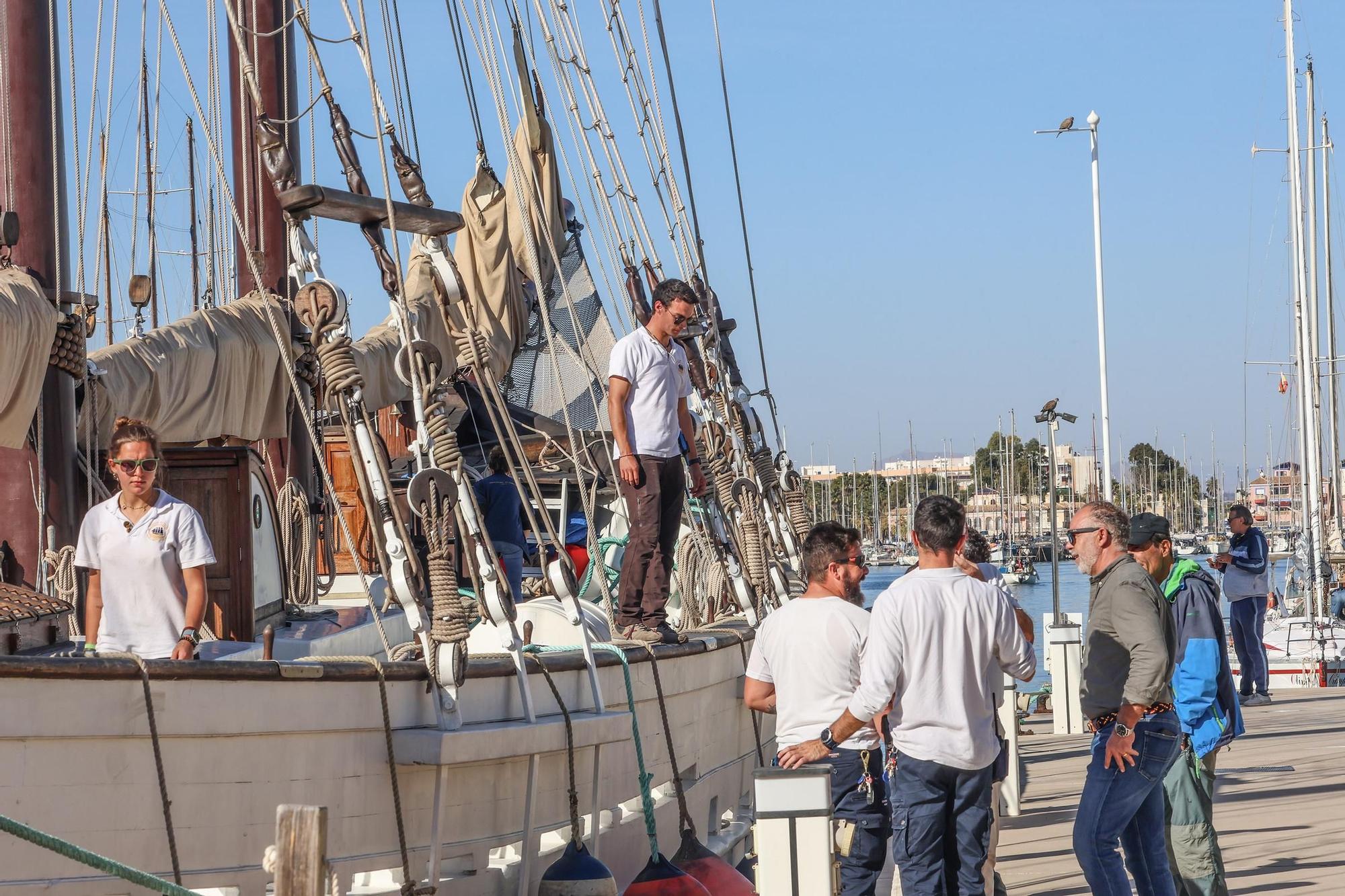 El velero histórico Pascual Flores ya está en la bahía de Torrevieja