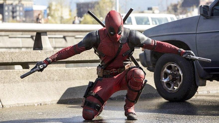 Ryan Reynolds es Deadpool.