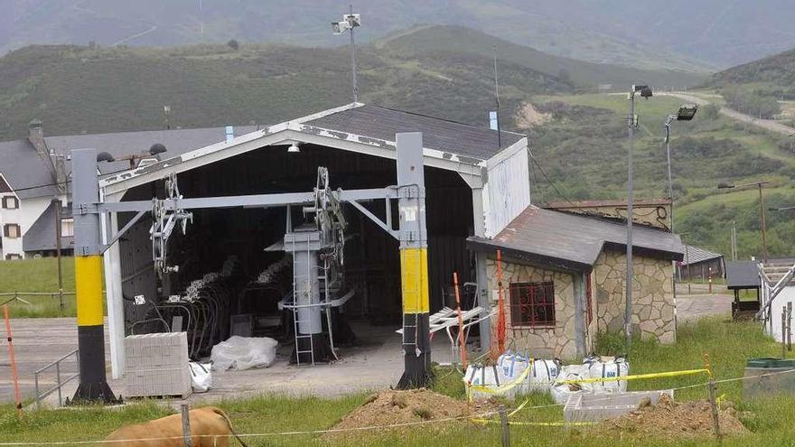 La base del antiguo telesilla de Cuitu Negru, en la zona donde se ubicará la cinta de debutantes.