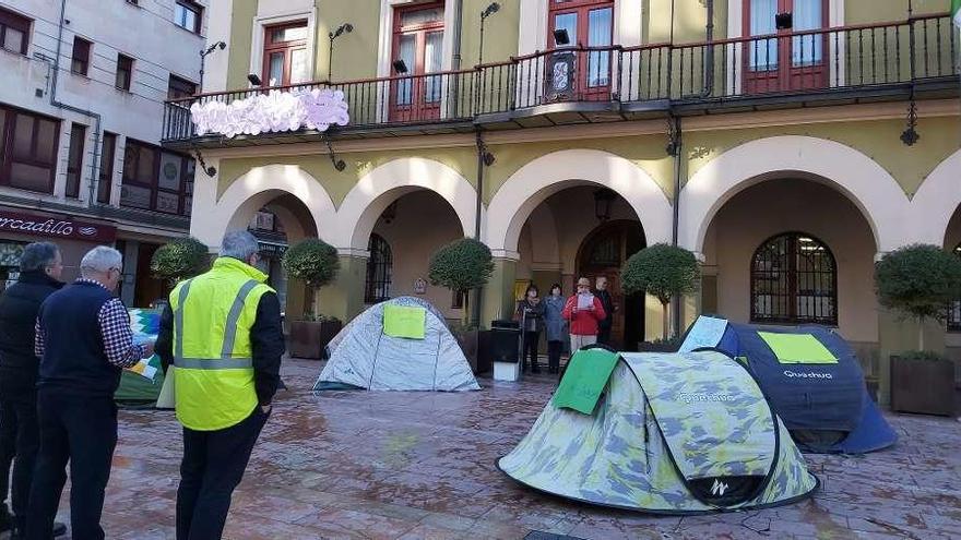 Langreo simula un campamento de refugiados por los Derechos Humanos