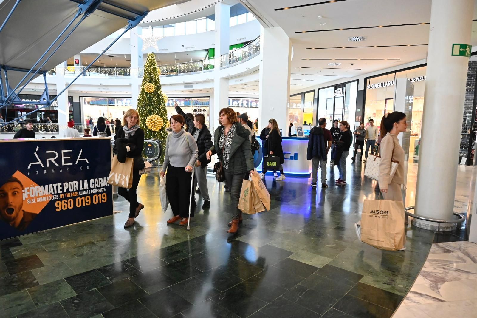 Castellón disfruta de un festivo de compras navideñas