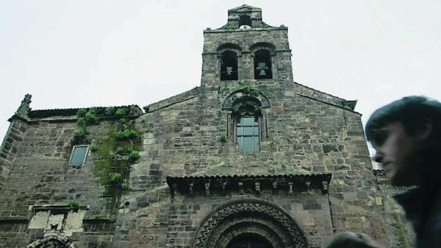 Jardines verticales en la fachada de la iglesia de los Padres