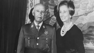 Francisco Franco, con su esposa en una de sus últimas apariciones publicas. .pj