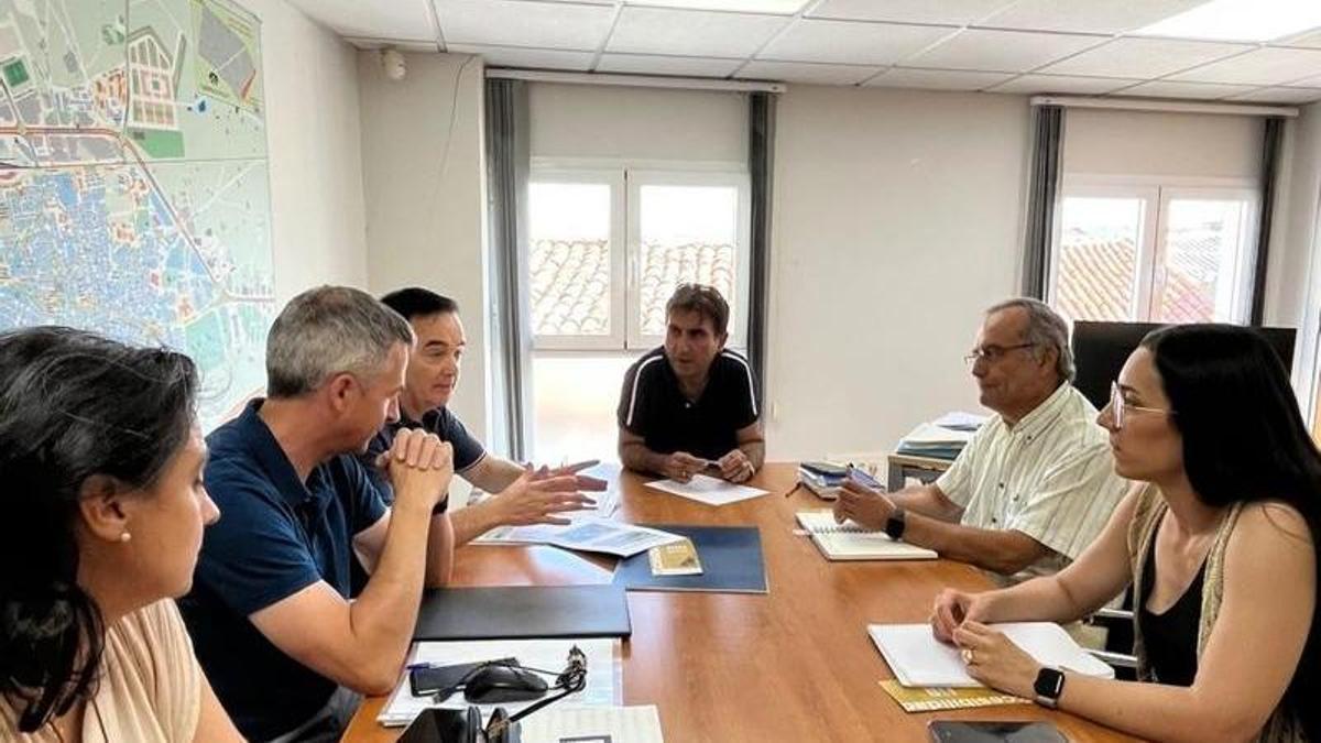 The Municipal Council of Navalmoral de la Mata prepares actions relating to common entry