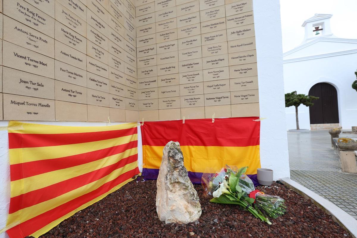 Las imágenes del acto realizado en Ibiza en memoria de las víctimas de la Guerra Civil y la dictadura