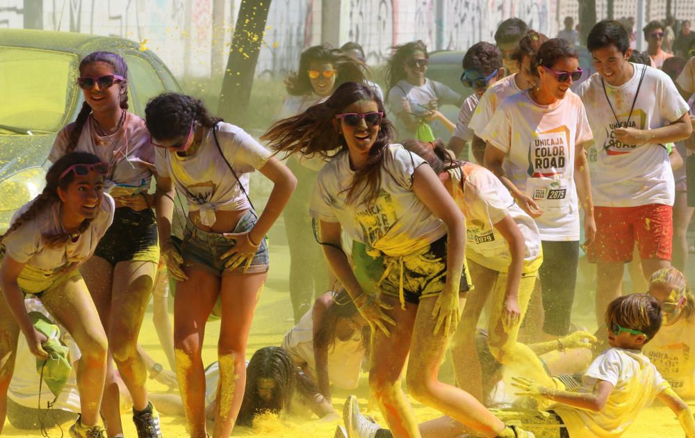 La colorida carrera organizada por Unicaja volvió a concentrar un ambiente joven y festivo en el entorno del estadio Ciudad de Málaga