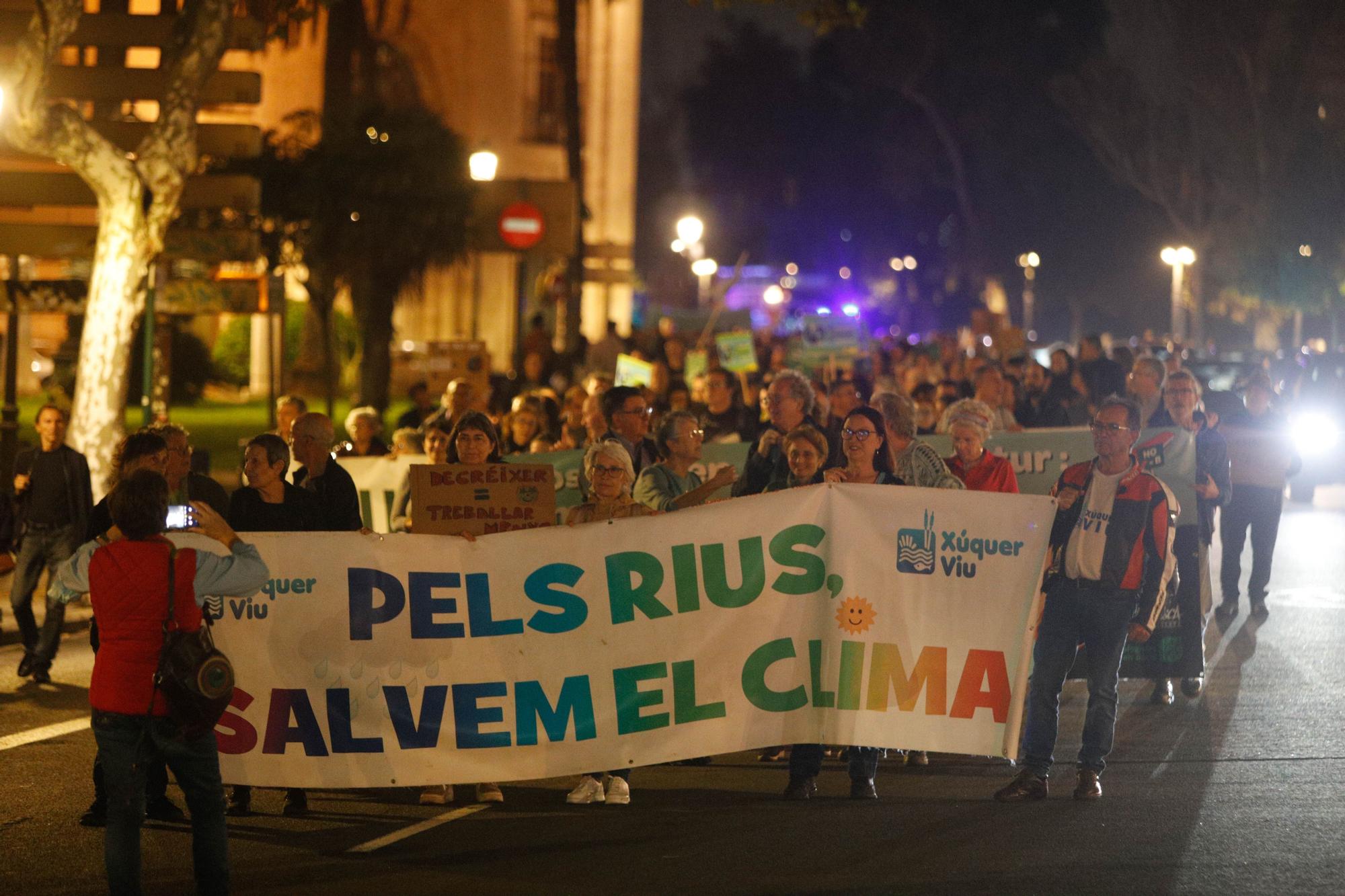 Alianza por el Clima organiza una manifestación en València para exigir justicia climática.