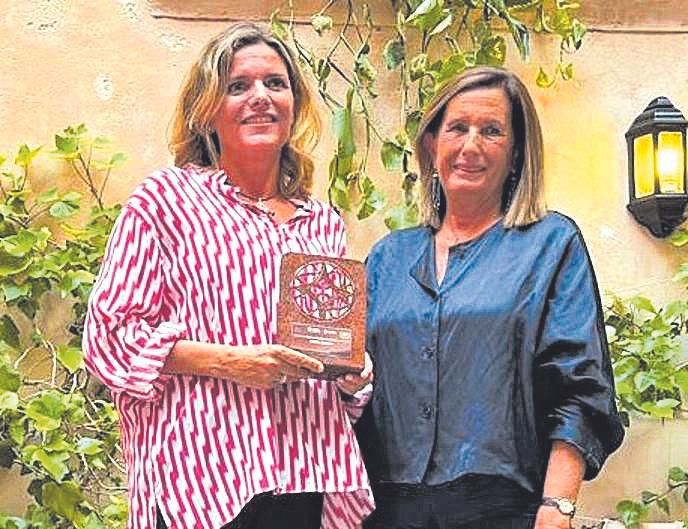 Isabel Guarch y Clara del Moral.jpg