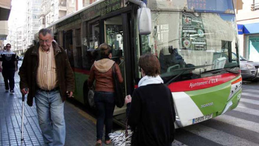 A partir del lunes próximo el billete ordinario del autobús costará 1,30 euros.