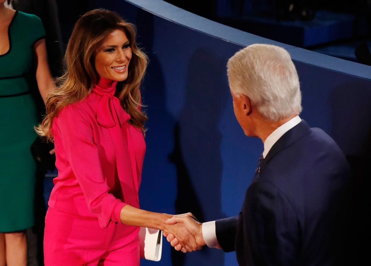 La camisa fucsia de Gucci de Melania Trump en el debate