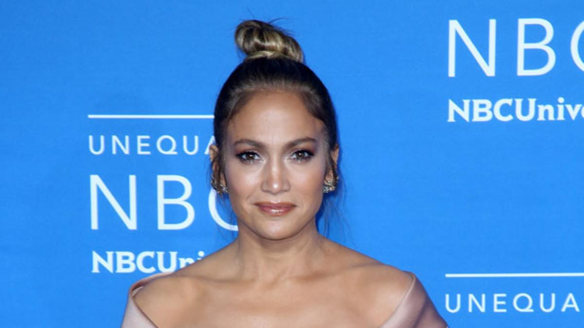 Jennifer Lopez con look de Elie Saab