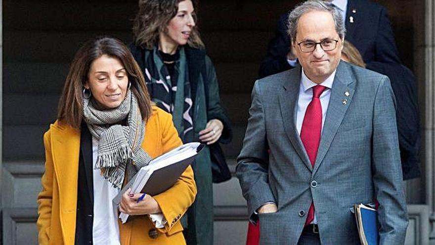 La consellera de la Presidència i portaveu, Meritxell Budó, amb el president Quim Torra, abans de la reunió de l&#039;Executiu.