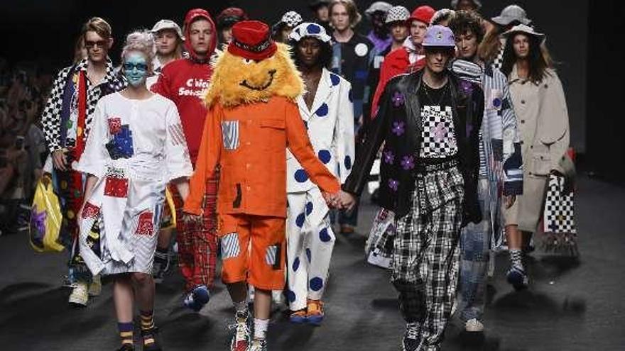 Estilismos del pontevedrés David Méndez, premiado en la pasarela de jóvenes talentos &quot;Ego&quot; de la última Fashion Week. // Efe