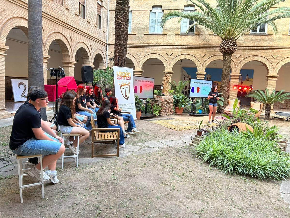 Fotogalería I El alumnado del colegio Virgen del Carmen de Vila-real celebra nueva edición del 'Carmel Talks'