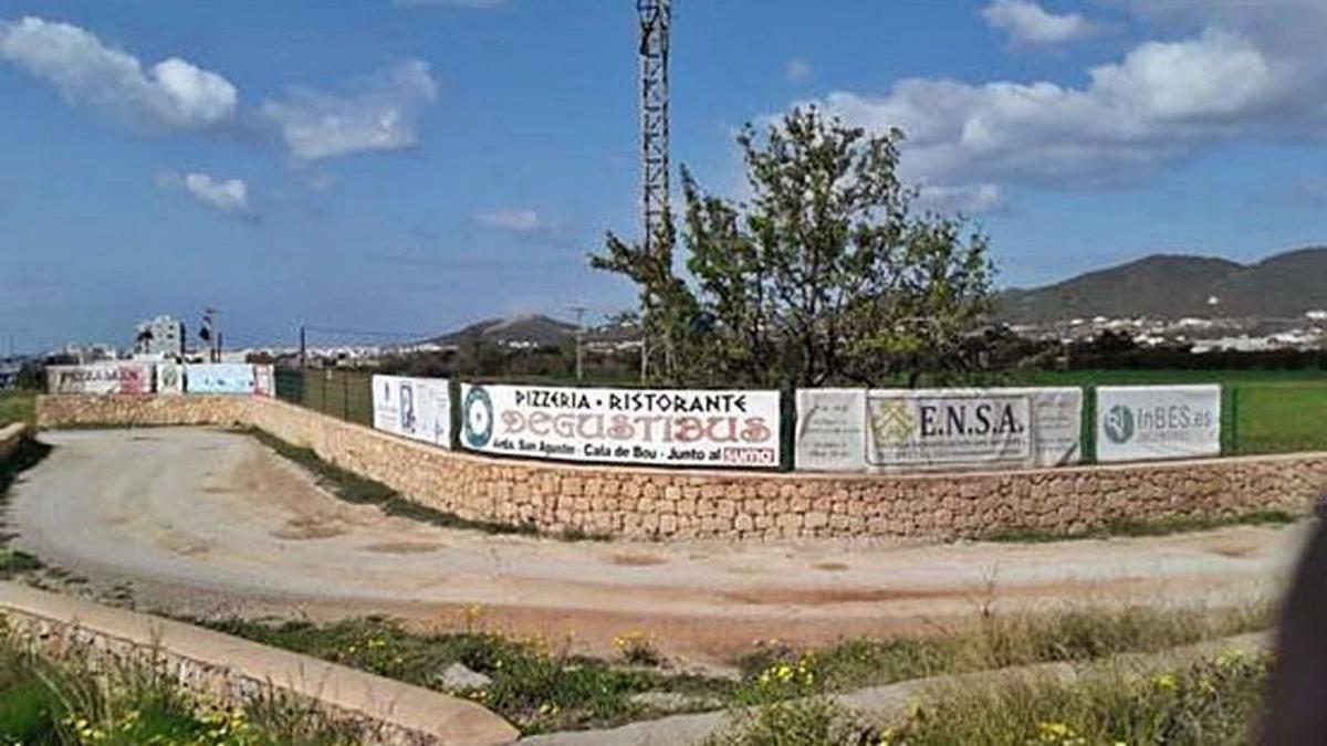 Imagen de archivo de algunas lonas publicitarias montadas de forma ilegal