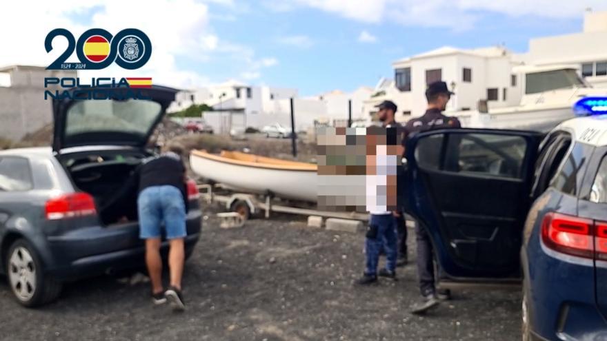 Incautan cerca de dos kilos de cocaína y tres de hachís a un traficante de drogas en Lanzarote