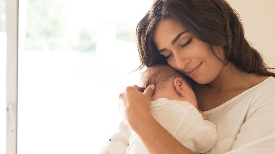 Las madres solteras o en situación de desempleo tienen la posibilidad de solicitar unas ayudas específicas a la Seguridad Social o al SEPE