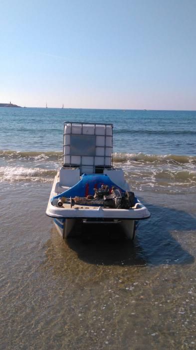 Limpieza de fondos de la playa de Los Náufragos