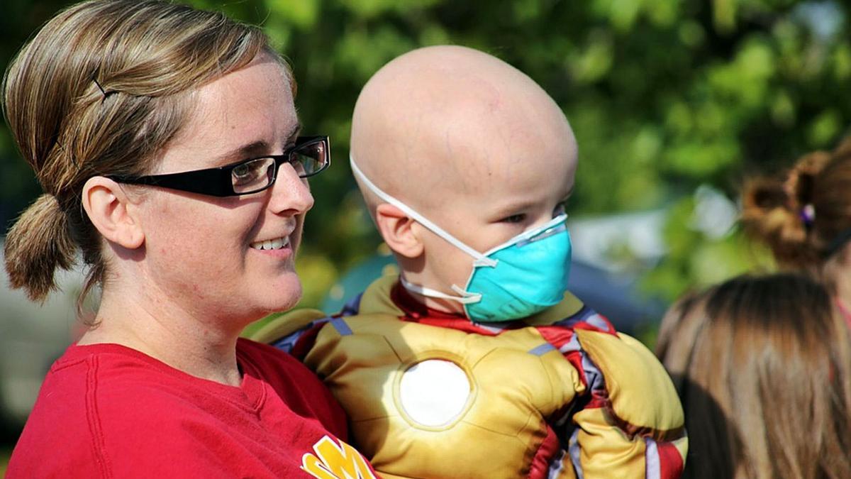 Un pacient de càncer infantil; el 80% dels quals sobreviu però té seqüeles durant tota la vida. | DIARI DE GIRONA