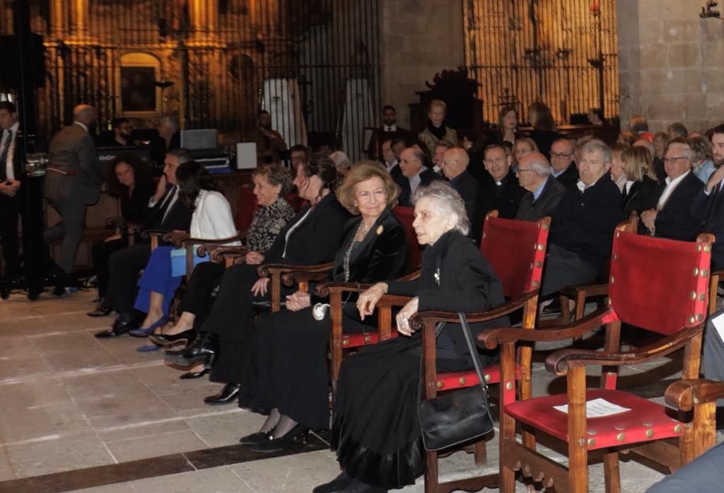 La reina Sofía asiste al concierto benéfico en la Catedral de Palma.