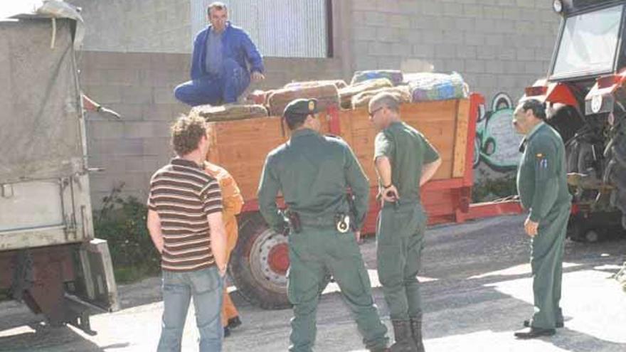 El hijastro de Oubiña y su exnovia abogada comparten banquillo por la cocaína de Corme