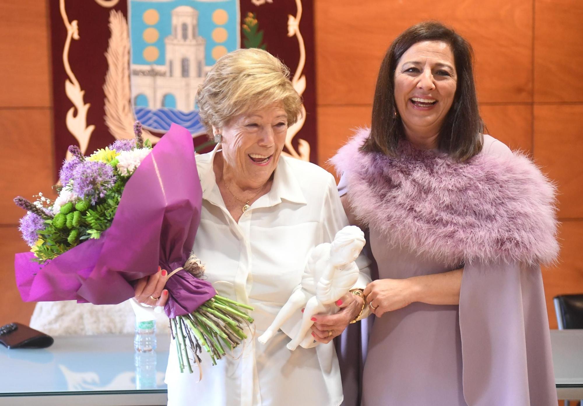 Betanzos entrega a Consuelo Carro Veiga el premio Úrsula Meléndez de Texeda