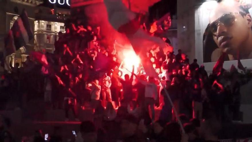 El Inter conquista la liga italiana y desata la euforia en la plaza del Duomo de Milán