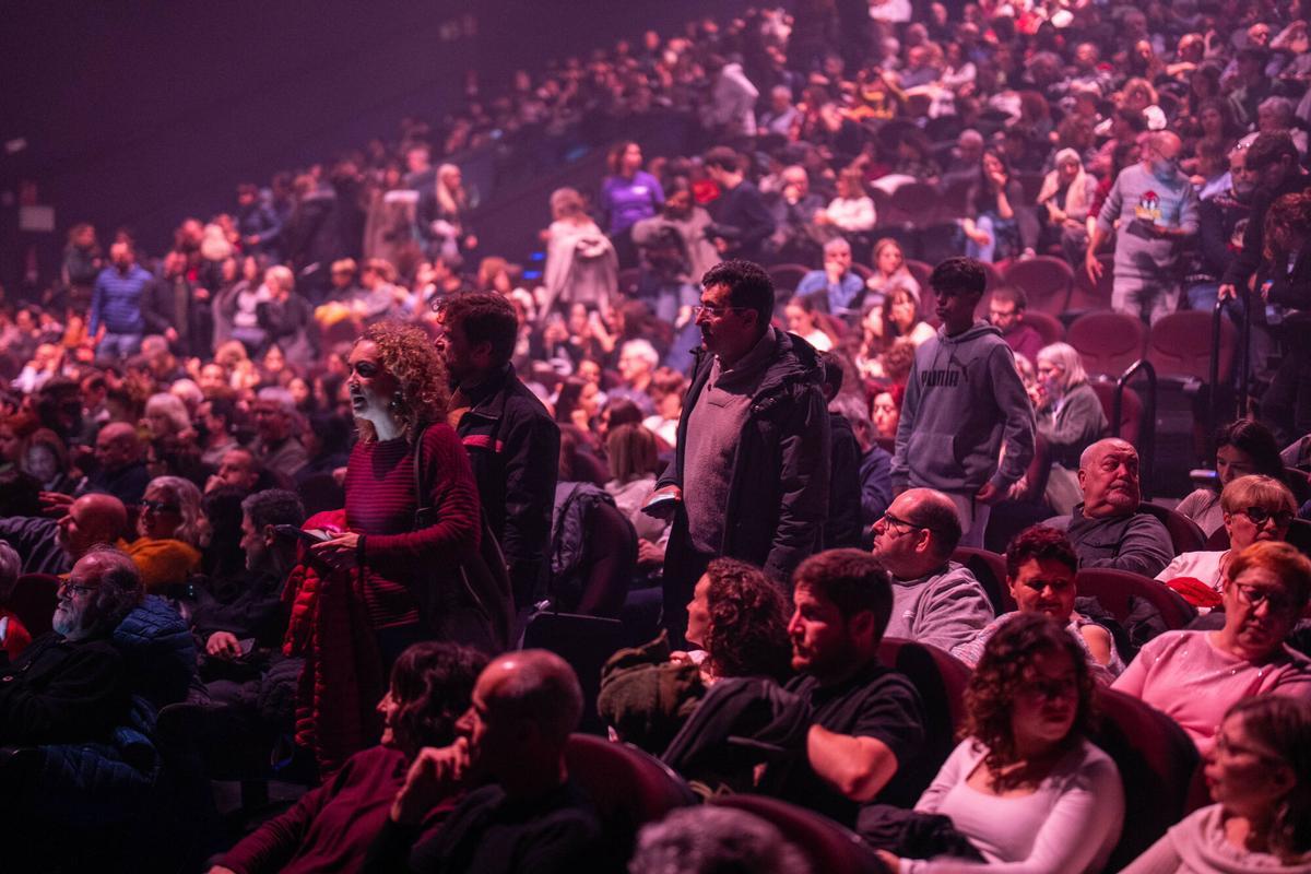 Sesión de Germans de Sang en el Teatro Condal, para los suscriptores y lectores de El Periódico, Diari de Girona, Regió 7 y del semanario Empordà.
