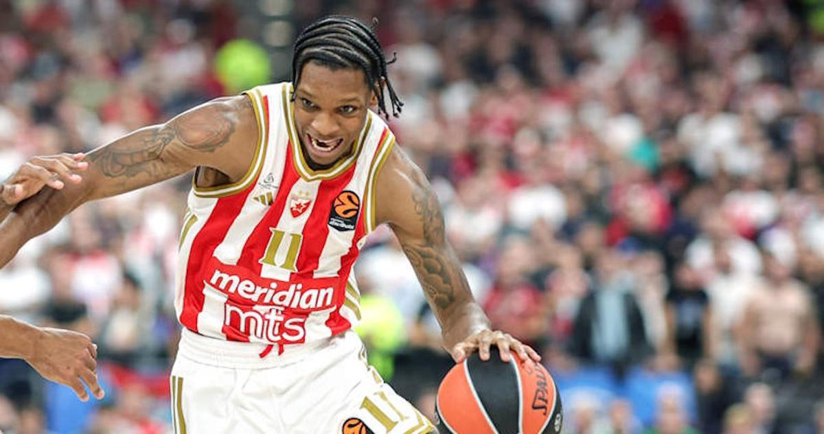 Tyson Carter, con la camiseta del Estrella Roja.