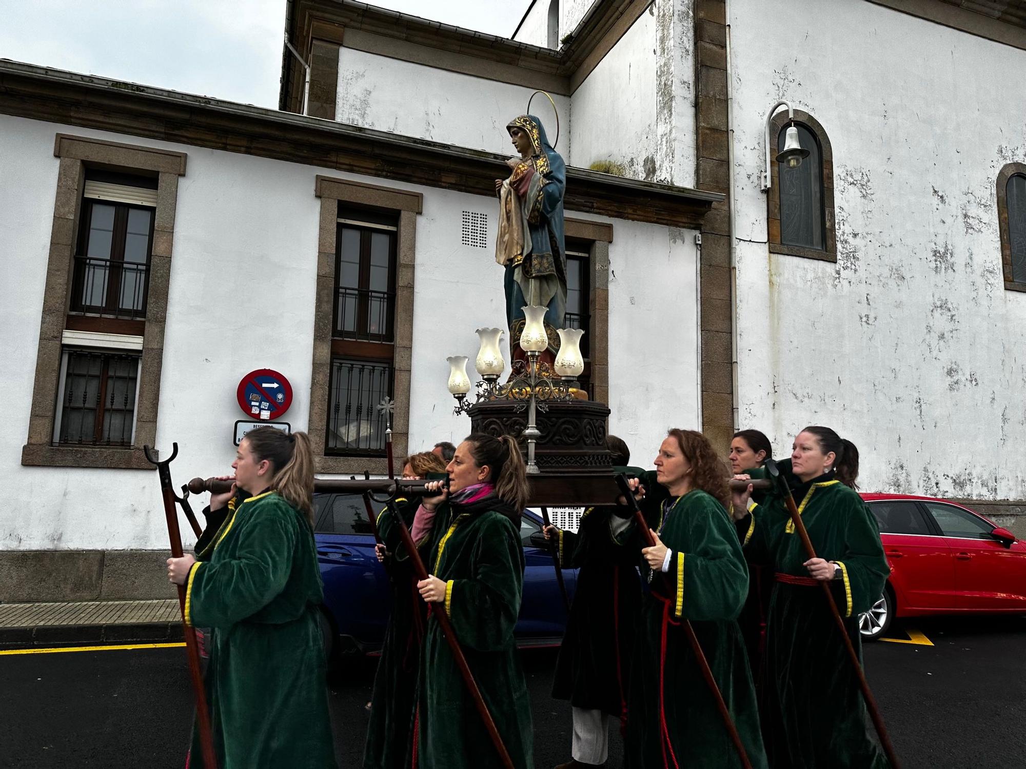 En imágenes: lo mejor de la íntima procesión de la Soledad de Luarca
