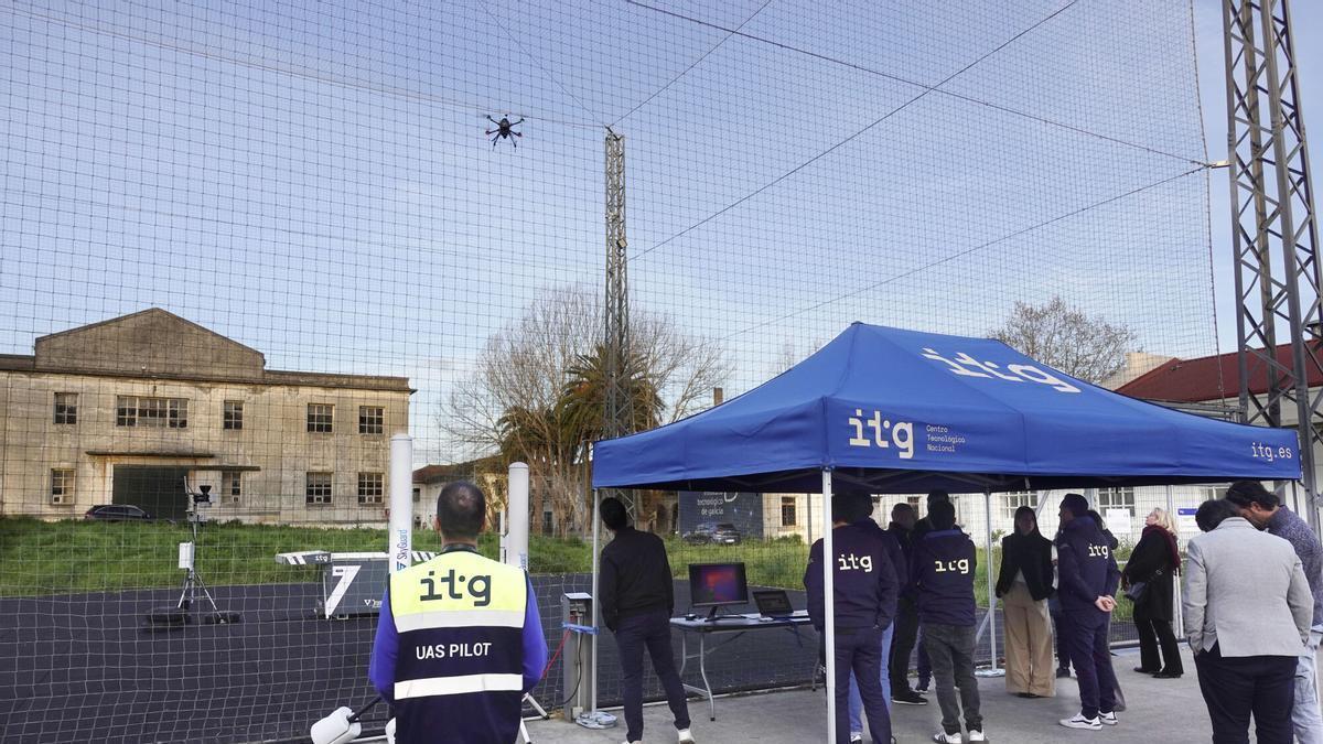 Demostración tecnológica con drones autónomos en la jaula de vuelo de ITG en A Coruña.