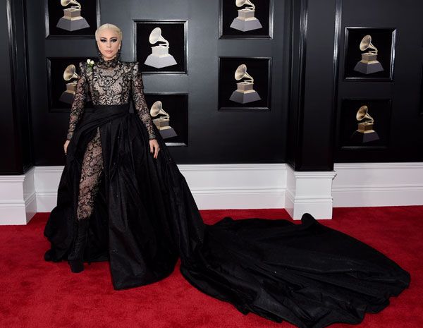 Lady Gaga con un vestido de Armani Privé en los Premios Grammy 2018