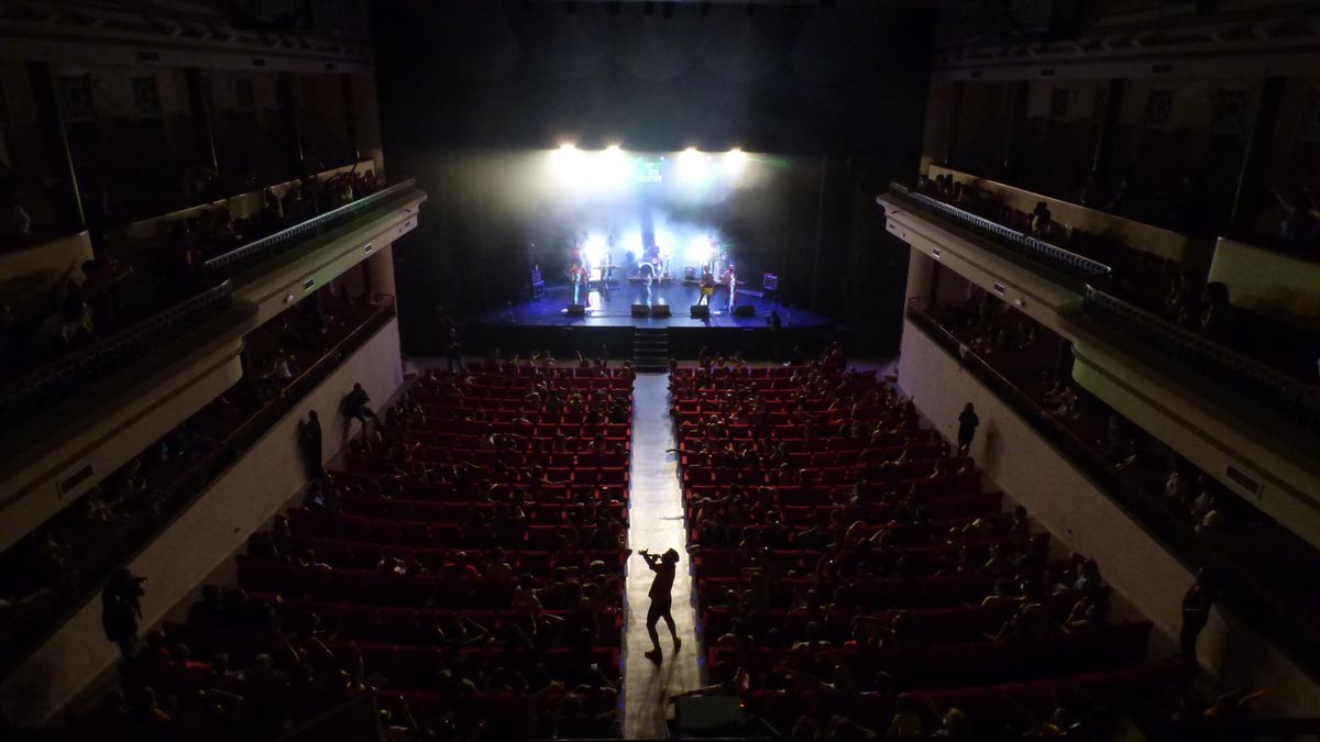 Actuació de l'Orquestra Di-versiones