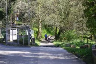 Muere una peregrina alemana tras caer en bici por un desnivel en Mondoñedo