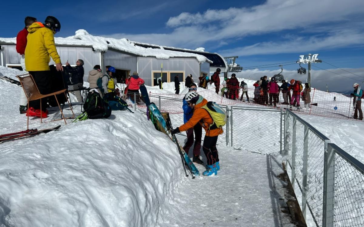 Esquiadors al Niu de l'Àliga, la Molina