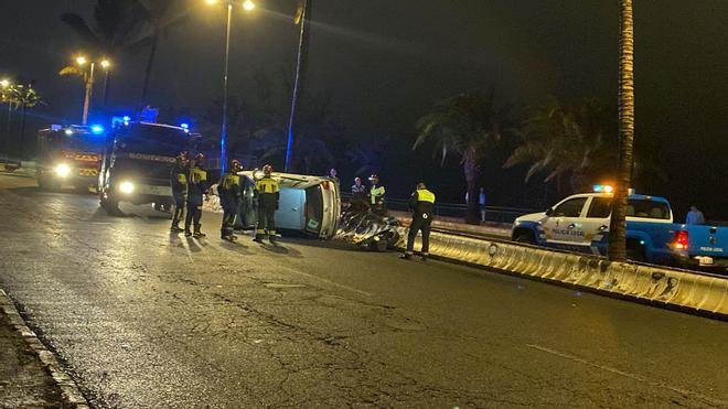 Un herido leve en un vuelco en Maspalomas