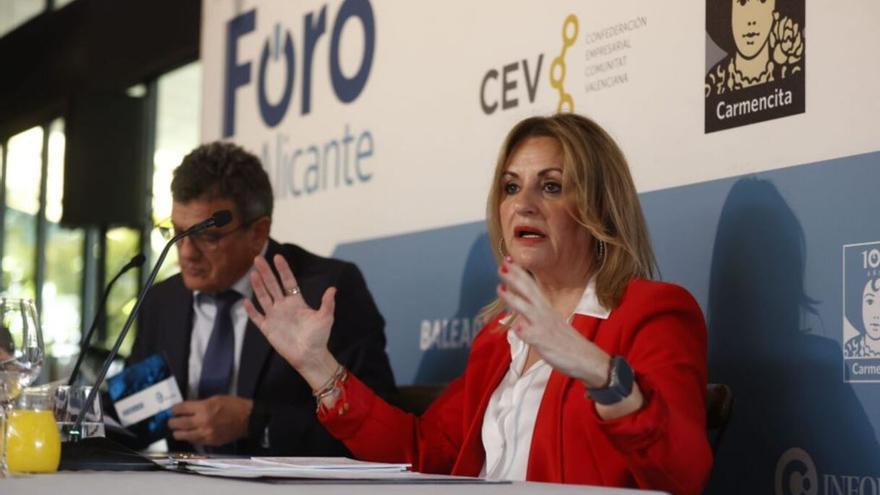 Nuria Montes advierte de la pérdida de inversiones millonarias en el aeropuerto si no se acomete la ampliación