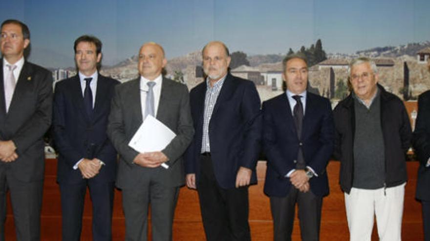 R. del Valle, Pablo Atencia, Pedro Ramírez, Salvador Jiménez, Jorge Alcántara, Aranda, y Pulido. c. criado