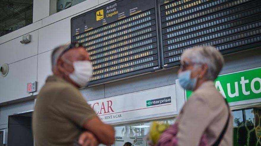 Empresarios de Tenerife piden que los controles en aeropuertos se hagan ya