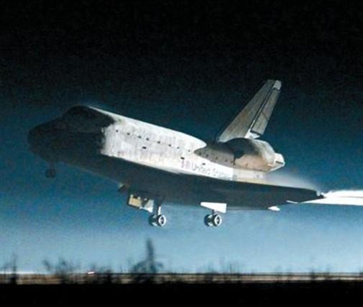 L’’Atlantis’ efectua el seu últim aterratge, ahir, a Cap Canaveral. L’’Atlantis’ efectua el seu últim aterratge, ahir, a Cap Canaveral.