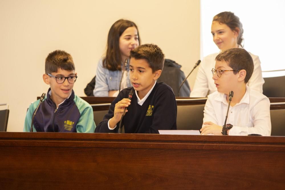 Estudiantes de Sada piden retrasar el encendido navideño para ahorrar energía.