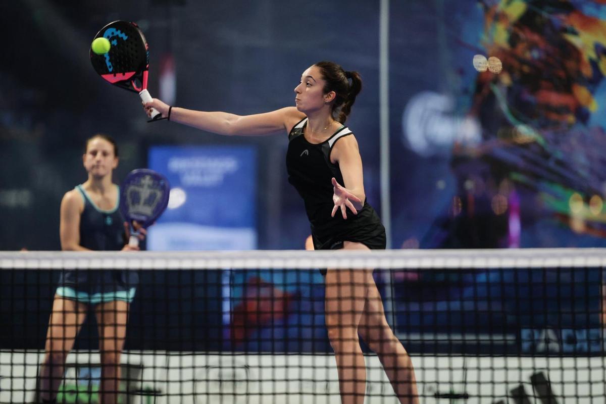 La jugadora de pádel alicantina, Andrea Sellés, durante un partido en el World Padel Tour